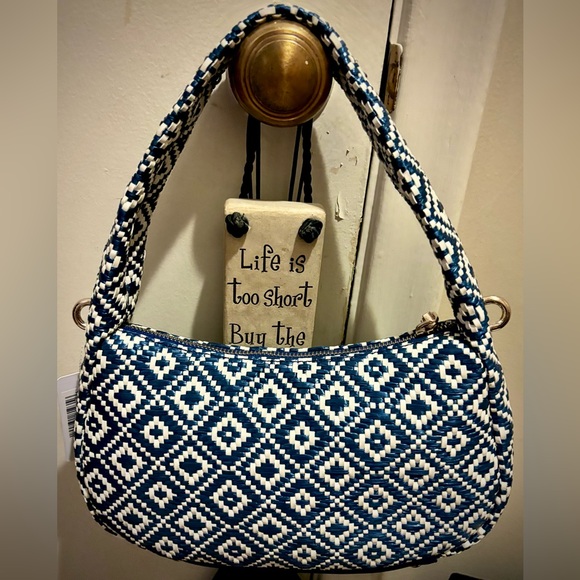 GUESS-Rianee-Blue and White Woven Purse-Comes W/Detachable Shoulder Strap-New - Picture 2 of 6